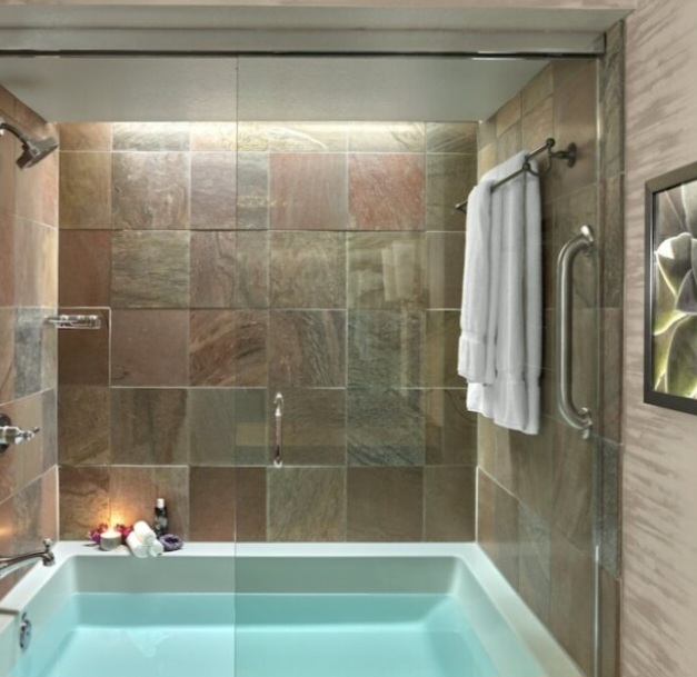 Deep soaking bathtub at Loews Ventana Canyon Resort