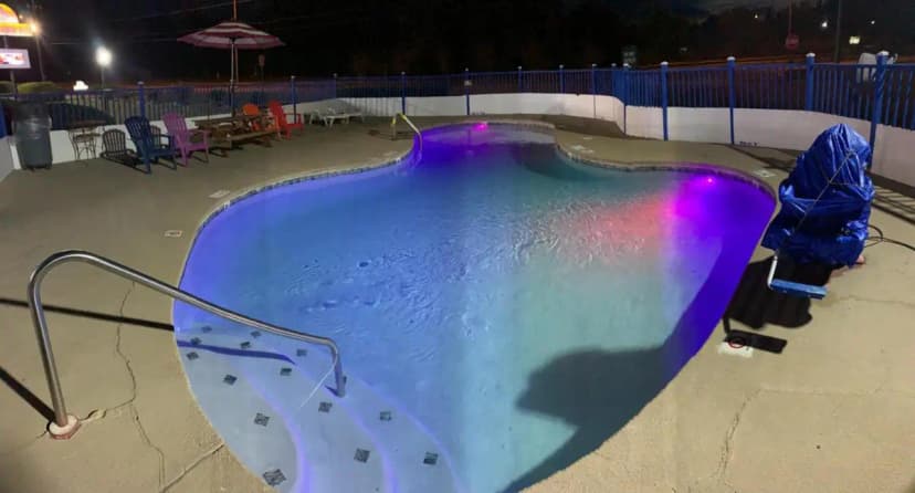 Hotels with jacuzzi in room in Bay Minette