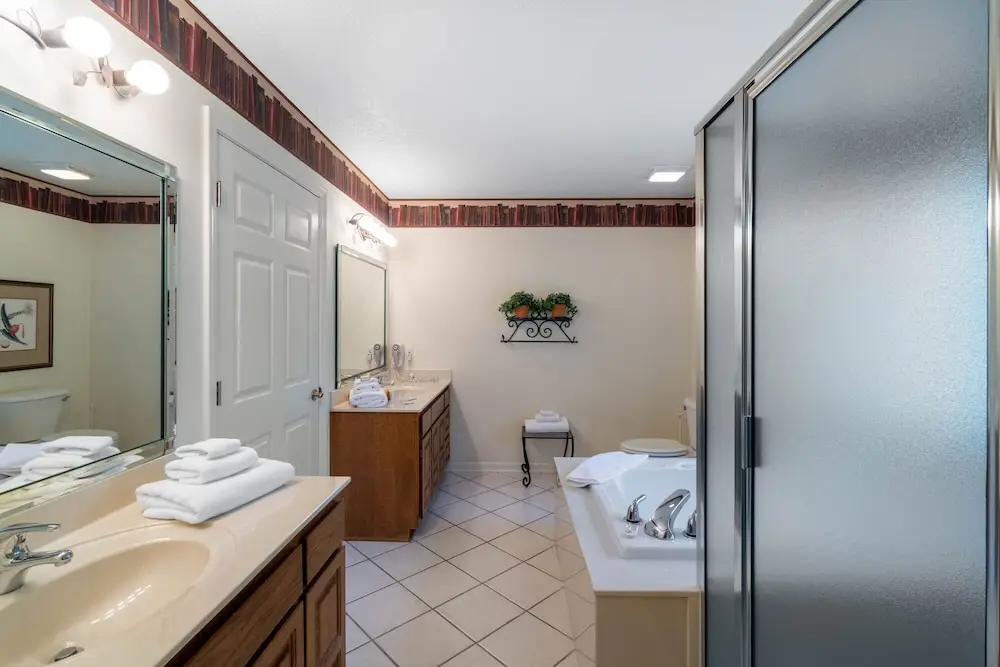 Hotels with jacuzzi in room in Hot Springs Village