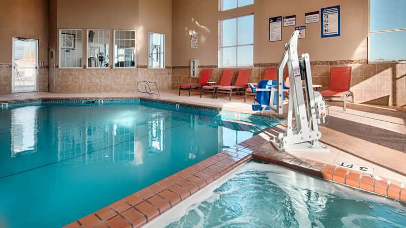 Shared indoor hot tub at Lubbock Windsor Inn