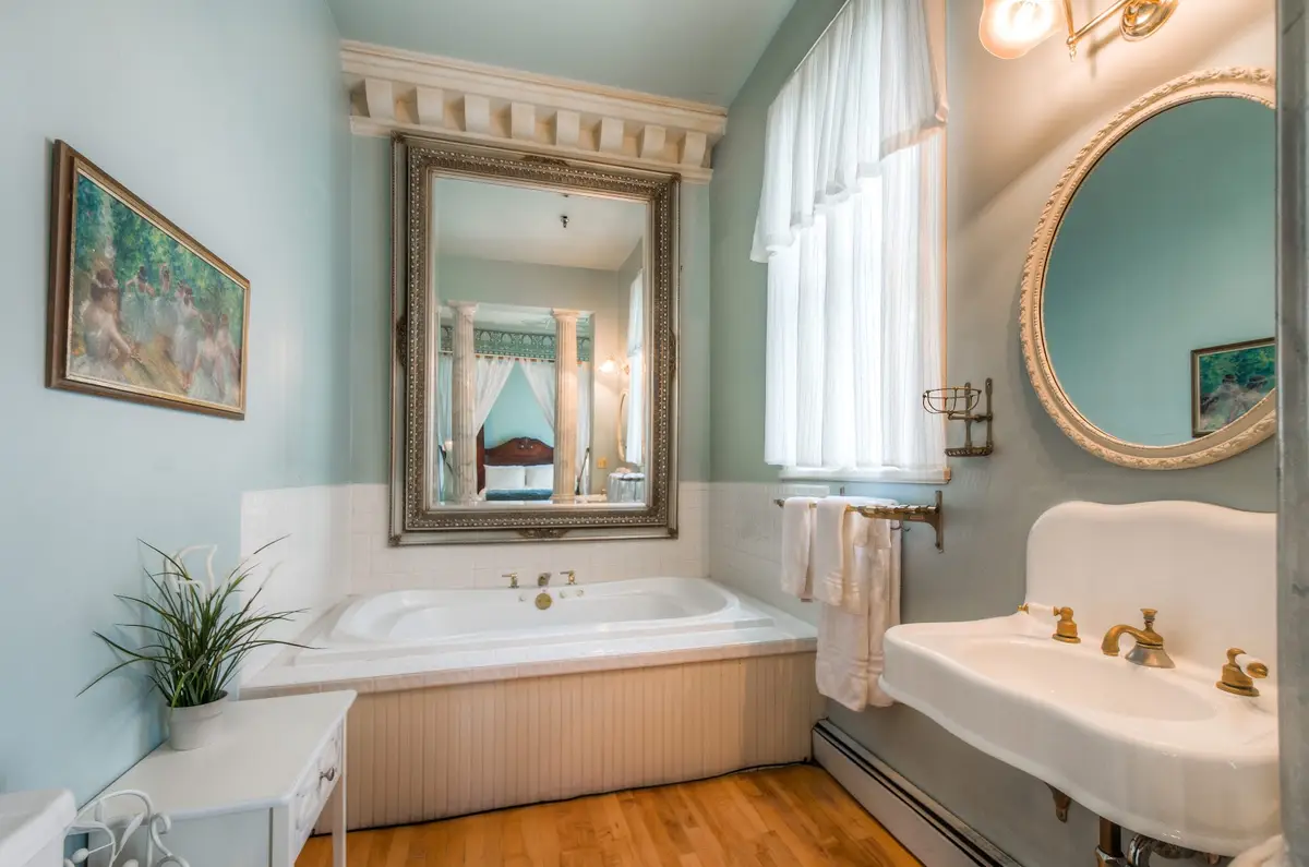 Deep soaking bathtub at Lumber Baron Inn & Gardens