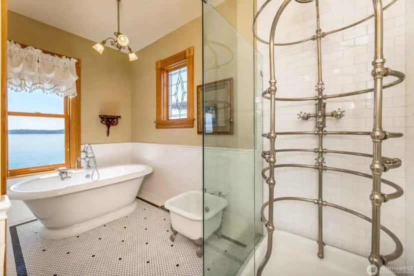 Deep soaking tub at Luxury Bayfront Oasis with Private Beach Access, Near Tulalip Casino and Outlets! in Lynnwood, WA