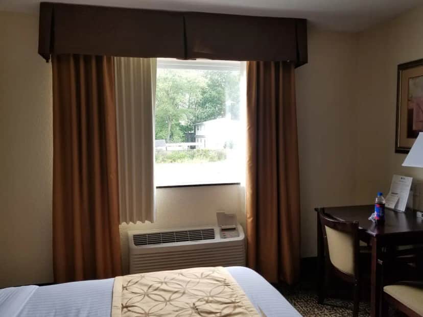 Luxury Inn & Suites — guest room