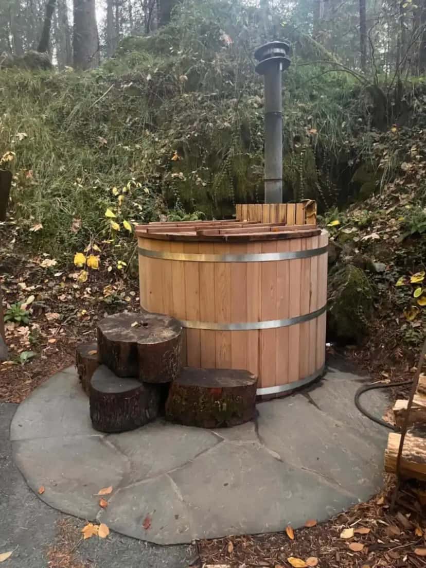 Private outdoor hot tub at Magical Yurt in the woods - 2 miles from town in Nevada City, CA