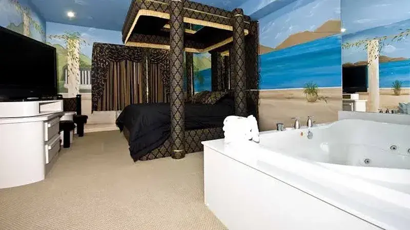 Hotels with jacuzzi in room in Olive Branch