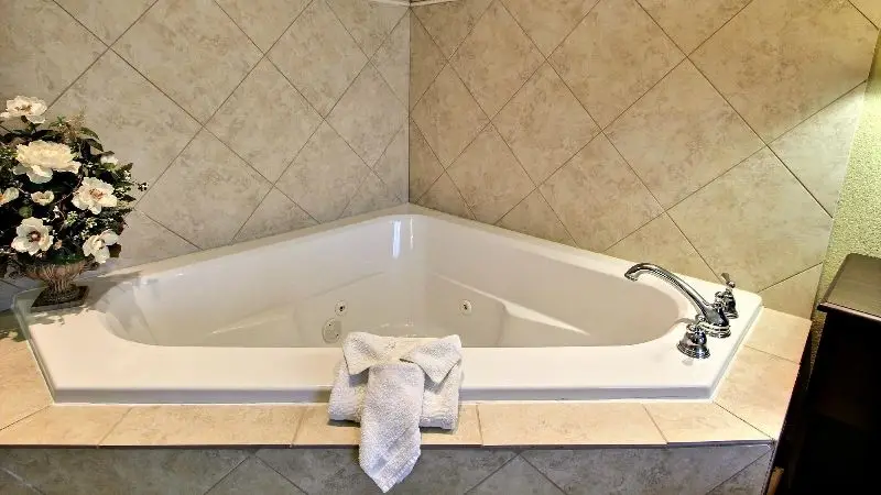 Hotels with jacuzzi in room in Pooler