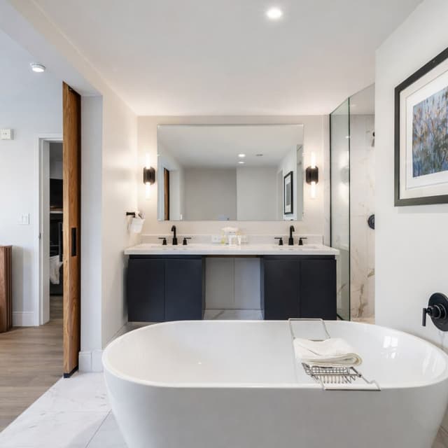 Deep soaking bathtub