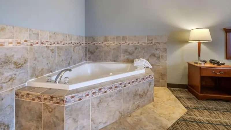 In-room hot tub at MainStay Suites Grantville - Hershey North in Grantville, PA