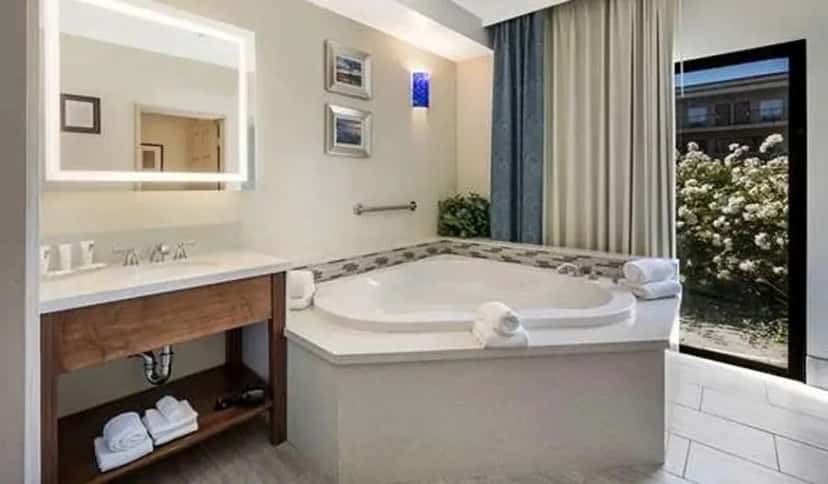 In-room hot tub at MainStay Suites Orange County John Wayne Airport in Santa Ana, CA