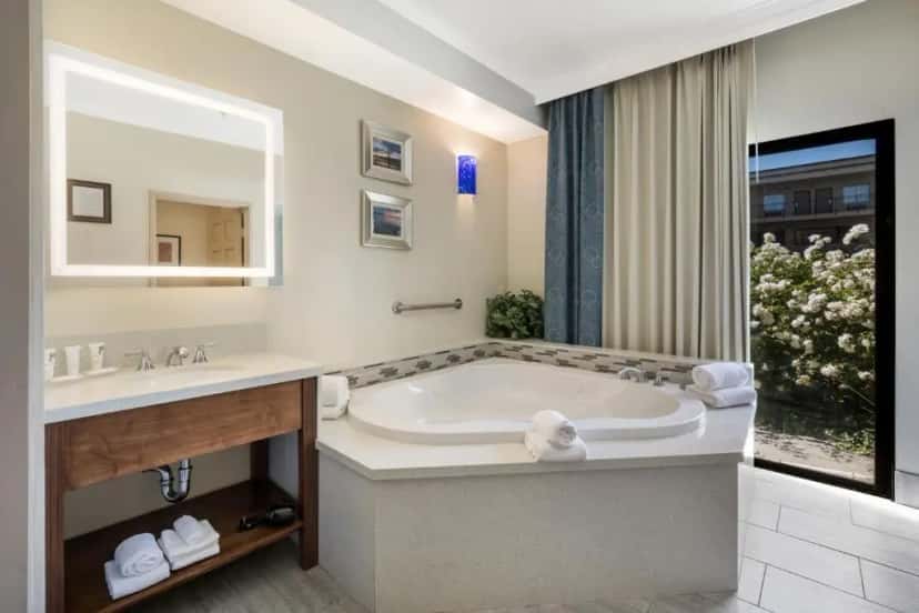 In-room hot tub at MainStay Suites Orange County John Wayne Airport in Santa Ana, CA