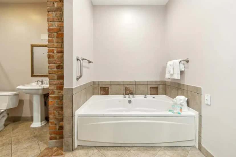 In-room hot tub at Maison Saint Charles in Harvey, IL