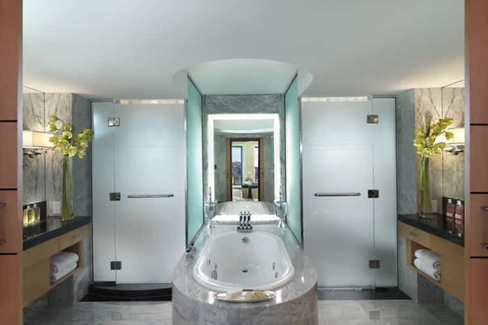 Hotel with a hot tub in Boston, MA