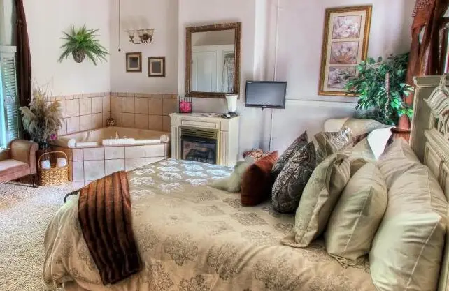 Hotels with jacuzzi in room in Springfield