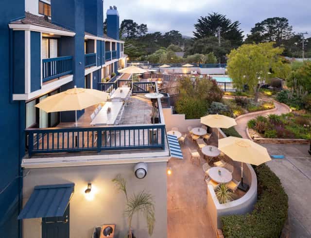 Mariposa Inn and Suites — guest room