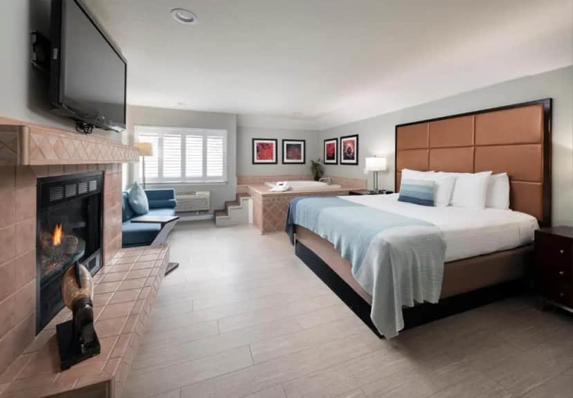 Private in-room jacuzzi in the King Suite with Spa Bath at Mariposa Inn and Suites