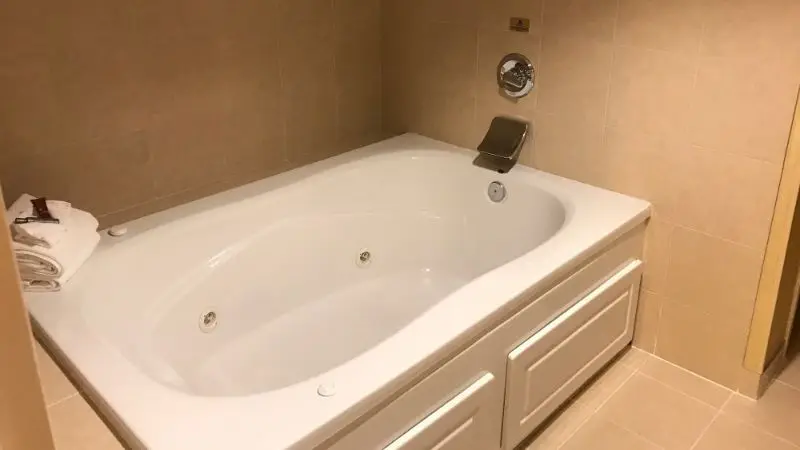 In-room hot tub at Marriott Riverside at the Convention Center in Riverside, CA