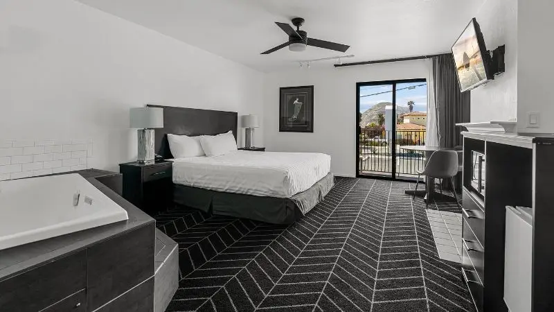 Hotels with jacuzzi in room in Morro Bay