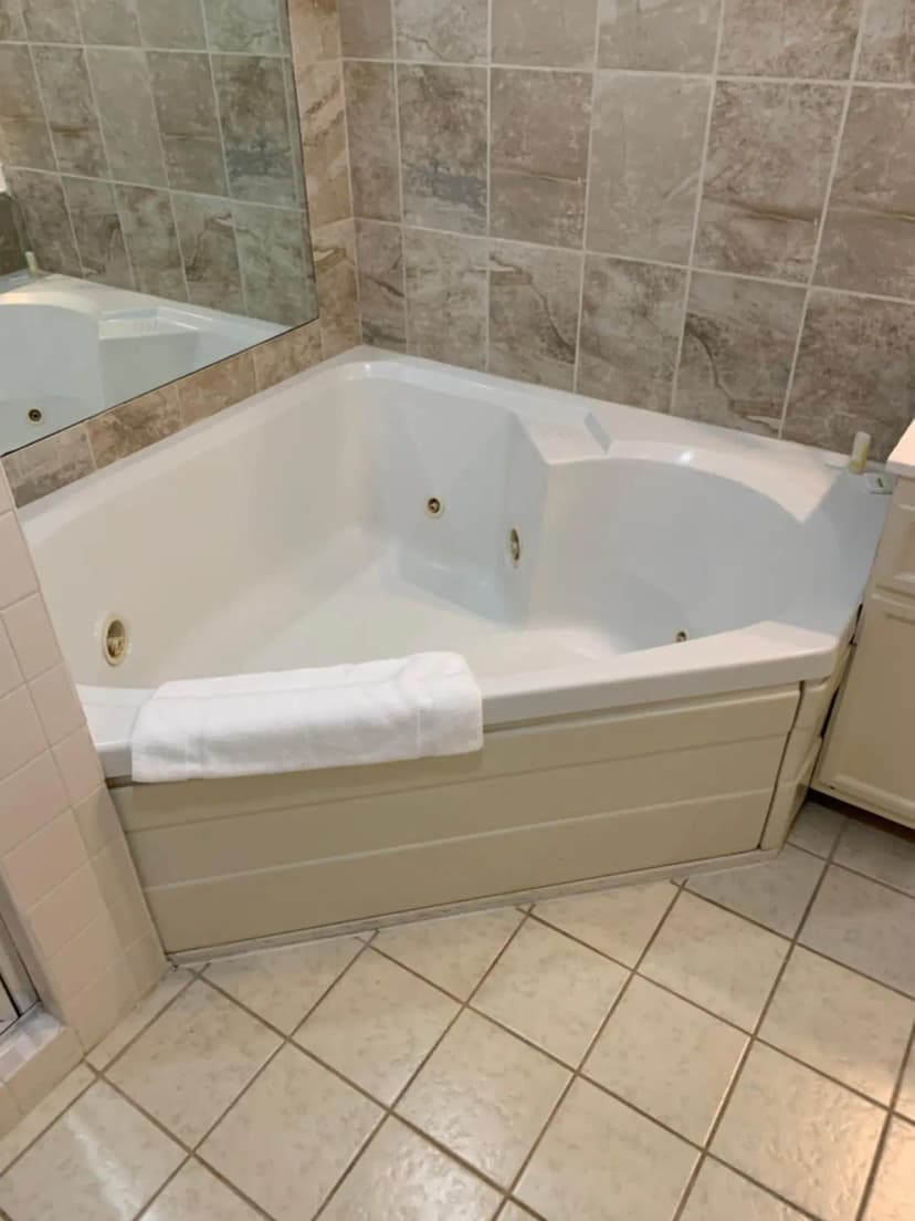 Hotels with jacuzzi in room in Ripley