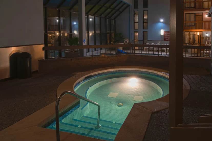 Shared indoor hot tub at MCM Grande Hotel & Fundome