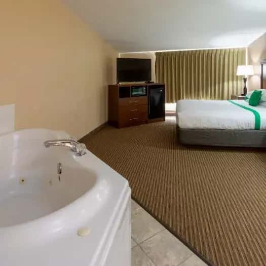 In-room hot tub at Med City Inn & Suites in Rochester, MN