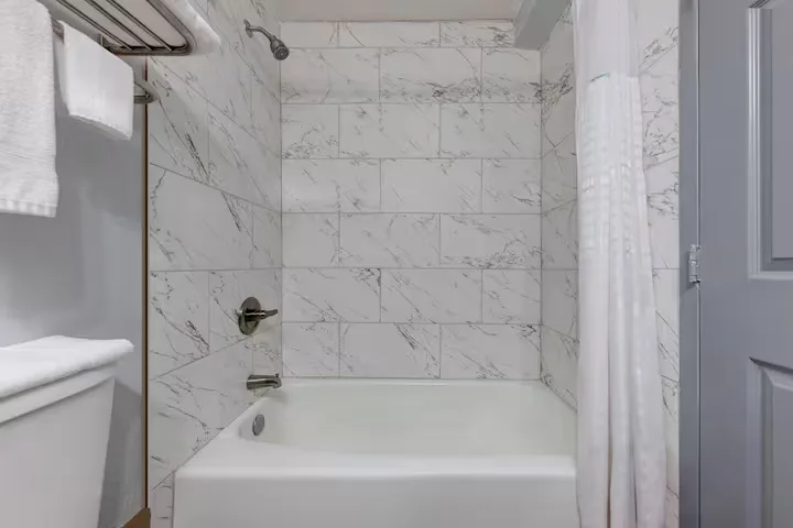 Hotels with jacuzzi in room in Fort Worth