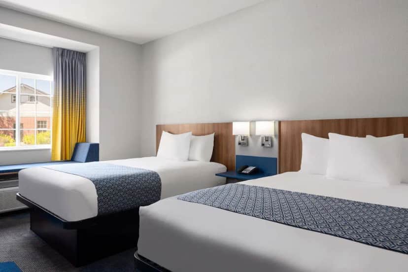 Microtel Inn & Suites by Wyndham Houma — guest room