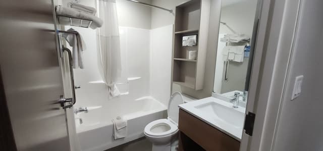 Deep soaking bathtub
