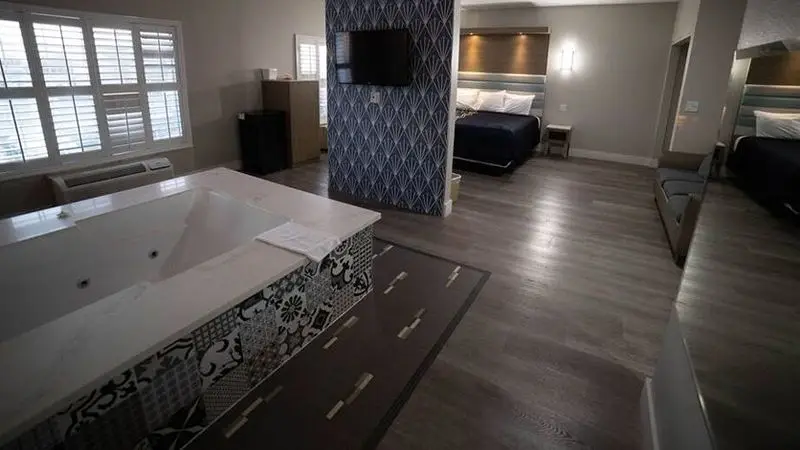 Hotels with jacuzzi in room in Pico Rivera