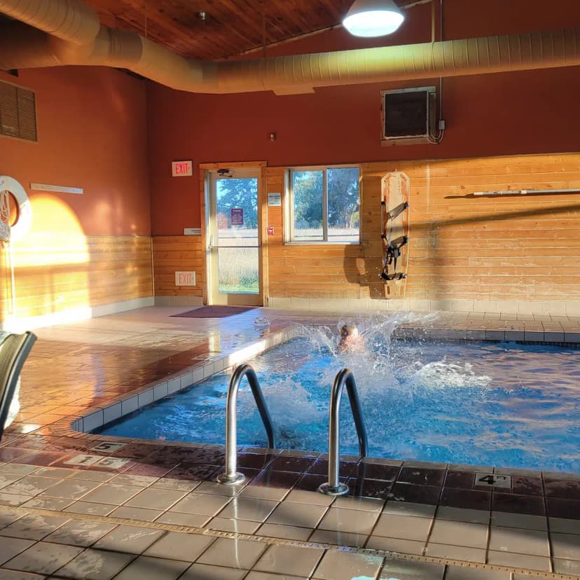 Hotels with jacuzzi in room in Miles City