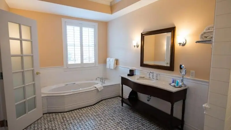 Hotels with jacuzzi in room in Yellow Springs