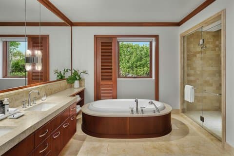 Deep soaking bathtub