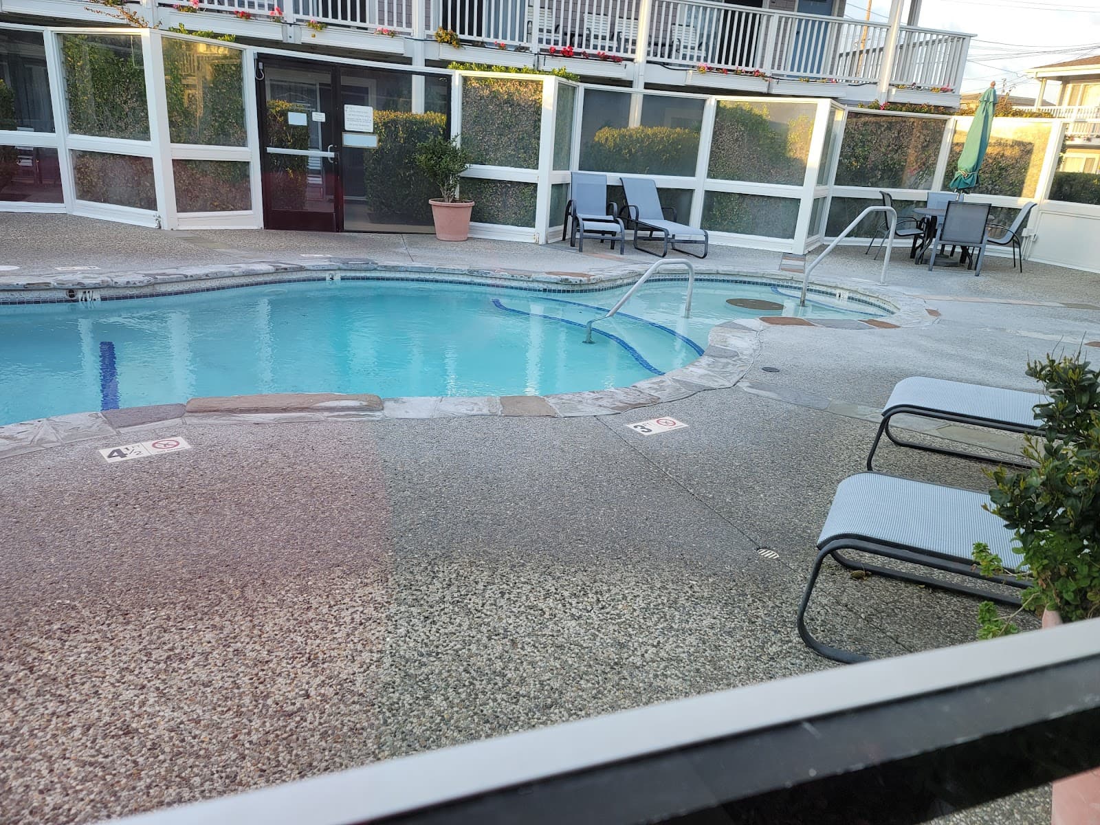 Monterey Bay Lodge