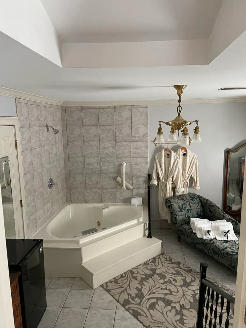 Hotels with jacuzzi in room in Versailles