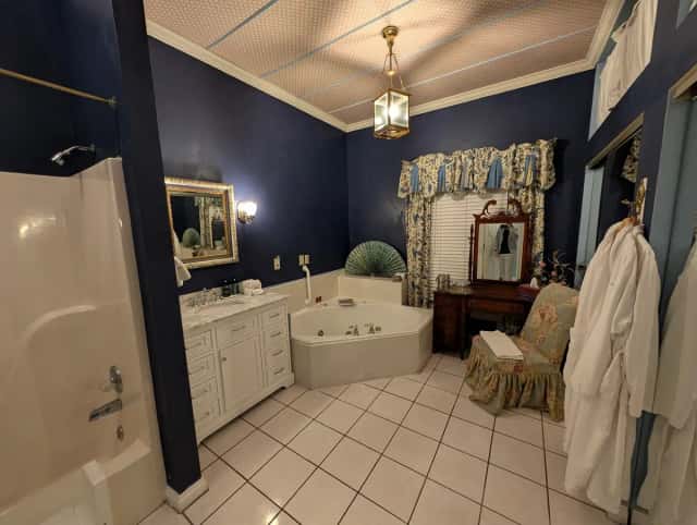 Jetted bathtub at Montgomery Inn BnB