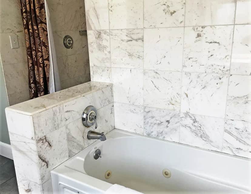 Morris House Hotel Private in-room jacuzzi tub