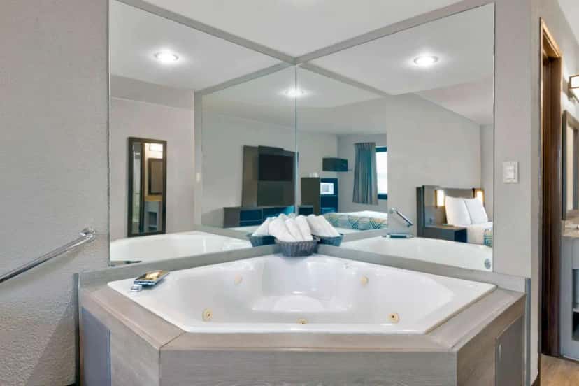 In-room hot tub at Motel 6 Cedar Rapids - Airport in Cedar Rapids, IA