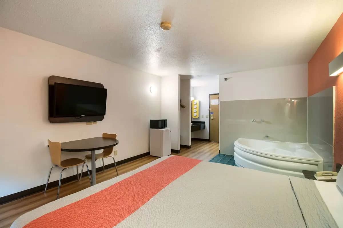 Private in-room jacuzzi tub at Motel 6 Davenport