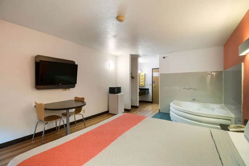 Private in-room jacuzzi tub at Motel 6 Davenport