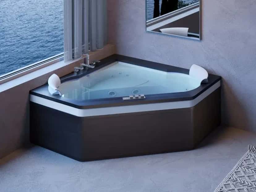 In-room hot tub at Motel 6-Dayton in Butler Township, OH