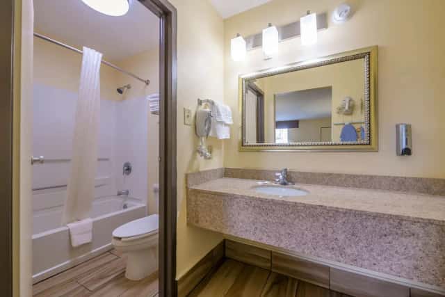 Motel 6 Forsyth — guest room