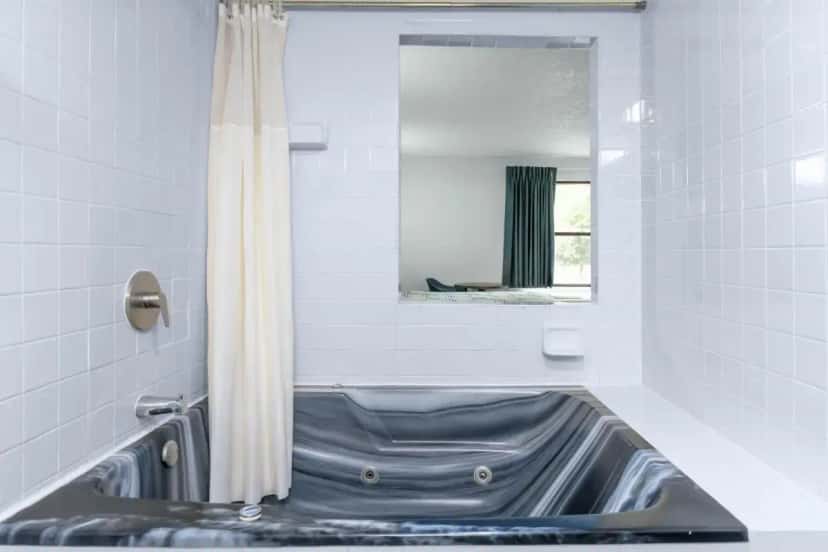 In-room hot tub at Motel 6 - Franklin, OH in Miamisburg, OH