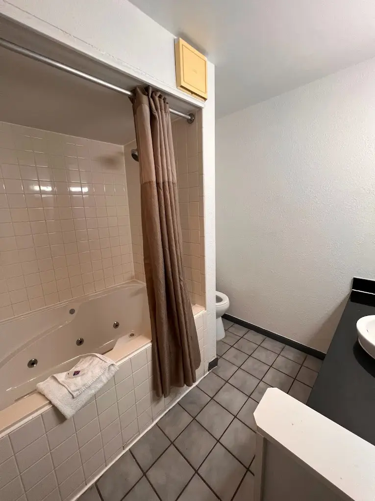Hotels with jacuzzi in room in Grand Rivers