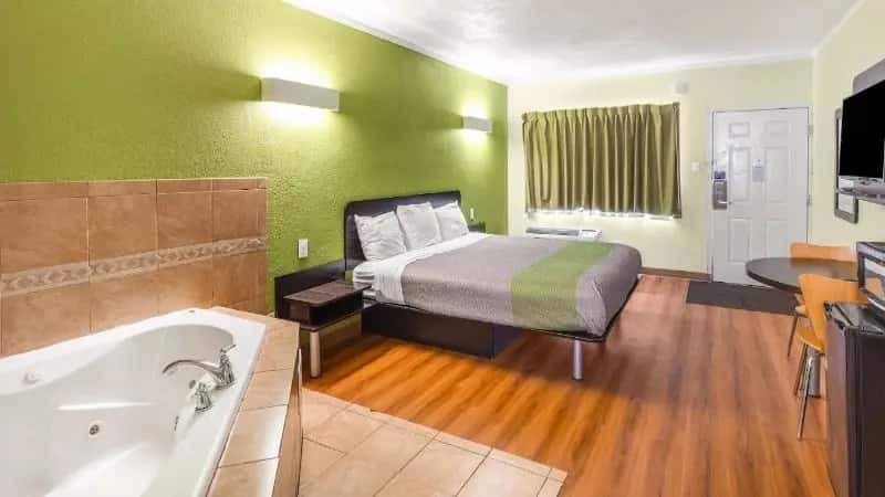 In-room hot tub at Motel 6 Huntington in Huntington, WV