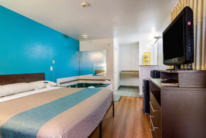 Private in-room jacuzzi at Motel 6 Portland Mall