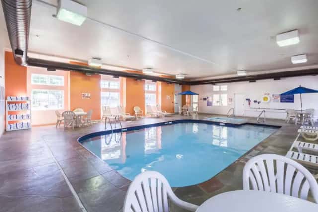 Motel 6 Sandusky-Huron — guest room