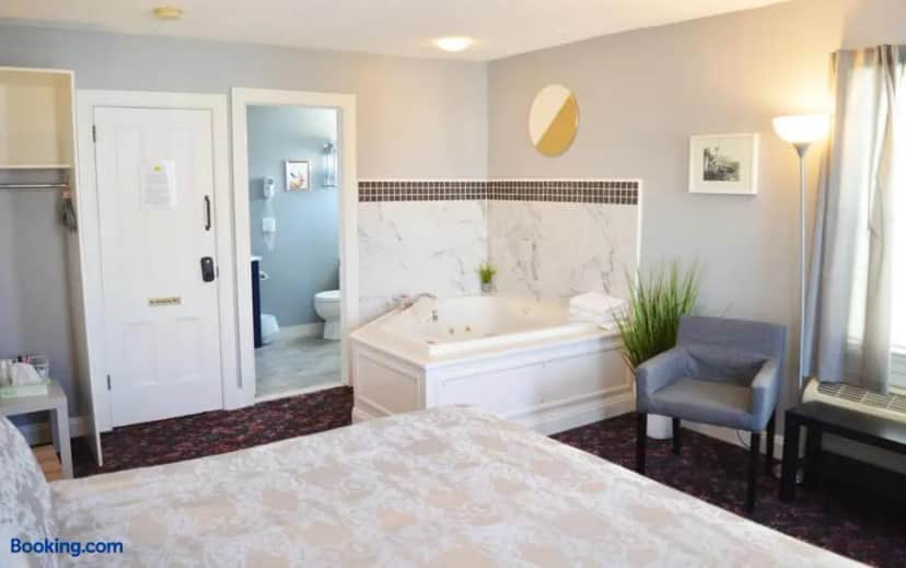 Mountain View Suites — suite