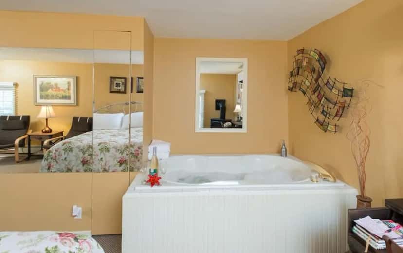 In-room hot tub at Munro House Bed & Breakfast and Spa in Jonesville, MI