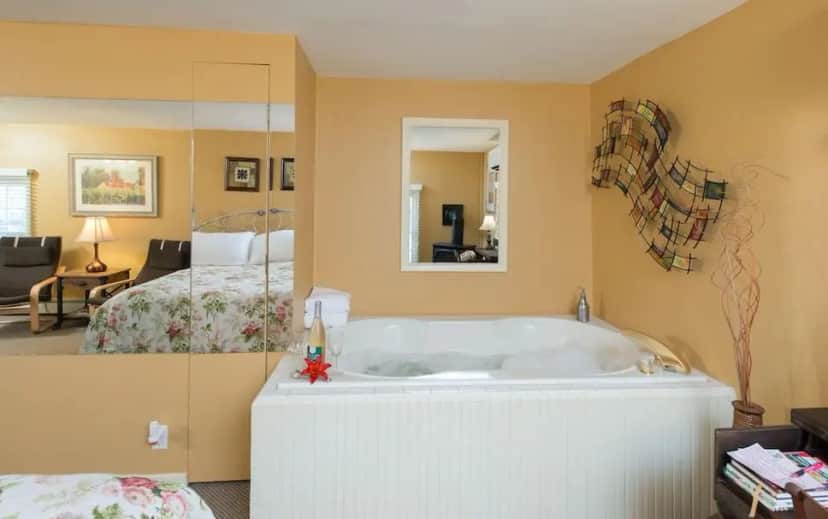 Munro House Bed & Breakfast and Spa — guest room