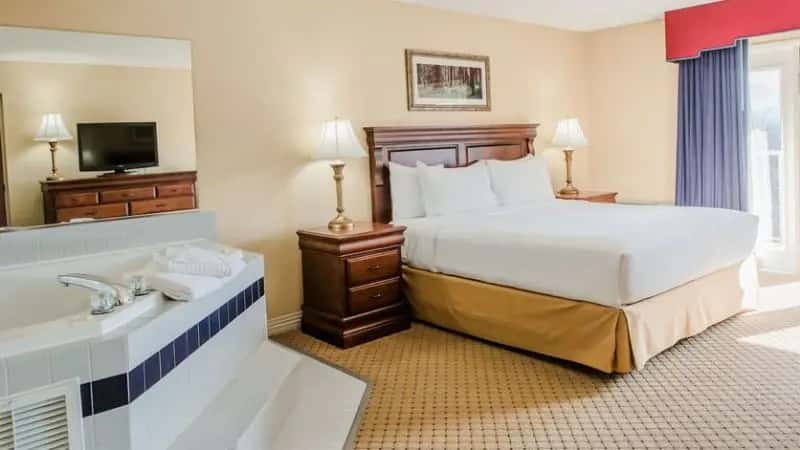 In-room hot tub at Music Road Resort Hotel in Pigeon Forge, TN