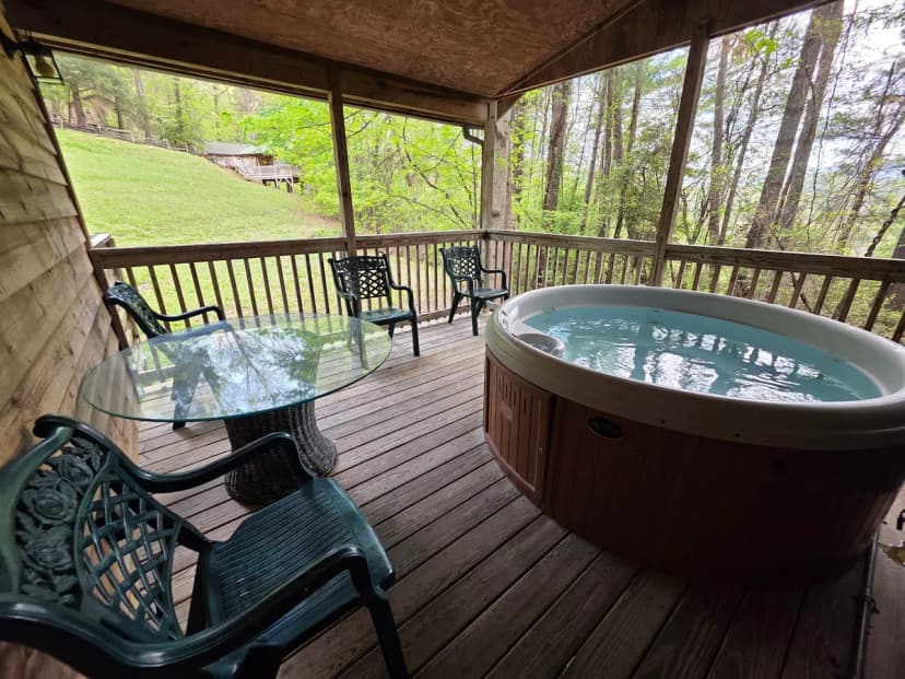 Hotels with jacuzzi in room in Bryson City